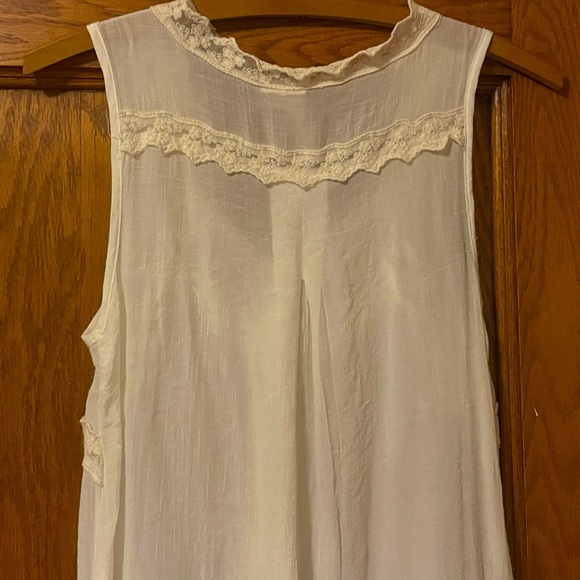 Sleeveless sheer lace button up victorian style blouse - Picture 9 of 11